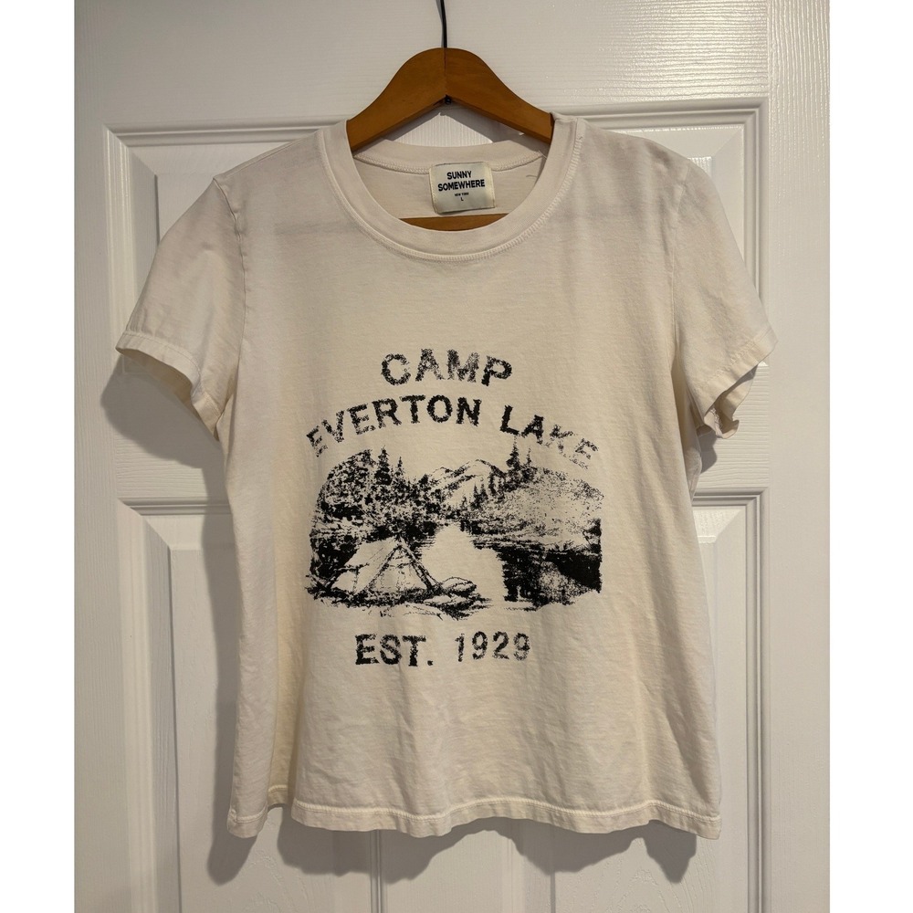 SUNNY SOMEWHERE Evereve Femme Crew Lake Everyday Tee Camp Everton Graphic Size L